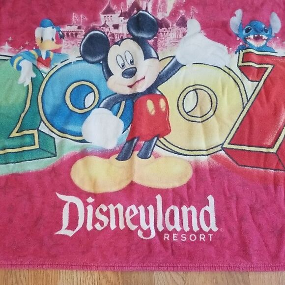 Vintage 2007  Disneyland Exclusive resort  Beach Towel  Large - Picture 5 of 10